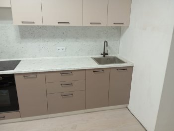 Кухонный гарнитур высокий Латте 3000 мм, Стол. 38 мм в Среднеуральске - sredneuralsk.mebel-e96.ru