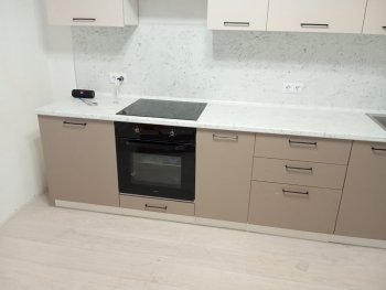 Кухонный гарнитур высокий Латте 3000 мм, Стол. 38 мм в Среднеуральске - sredneuralsk.mebel-e96.ru